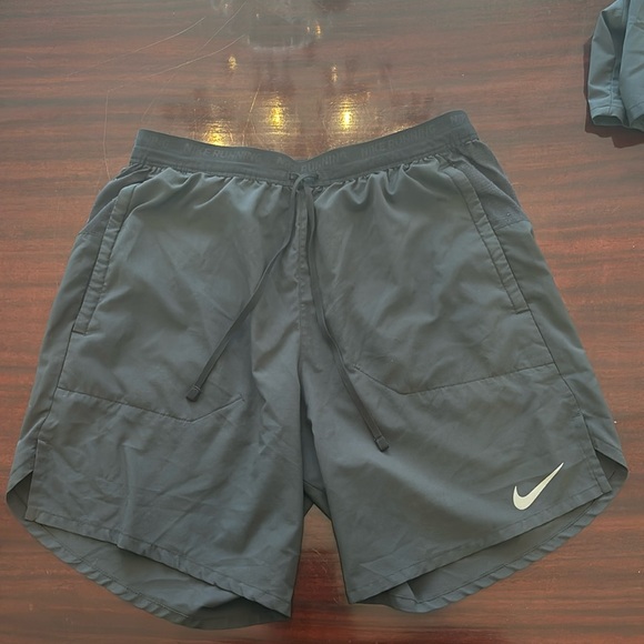 Nike Stride black shorts size Small - Picture 1 of 6